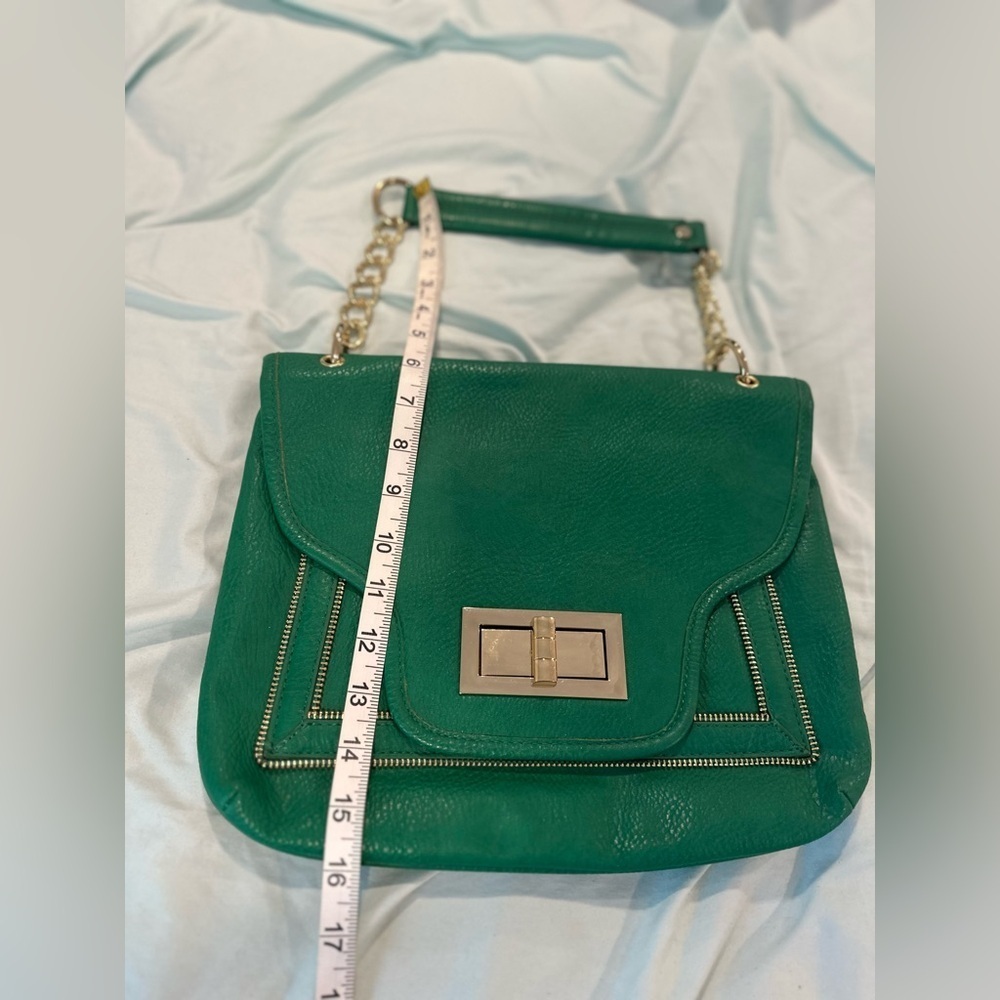 Olivia & Joy Kelly Green Faux Leather Handbag Purse Gold Hardware. Zipper Accent - Picture 4 of 8